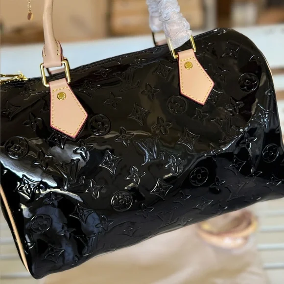 Black Patent Leather Handbag M116 - Picture 3 of 4